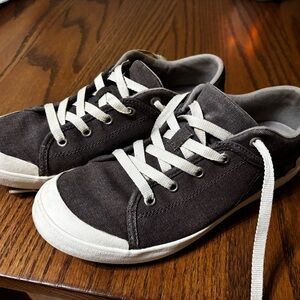 Women’s Teva sneakers